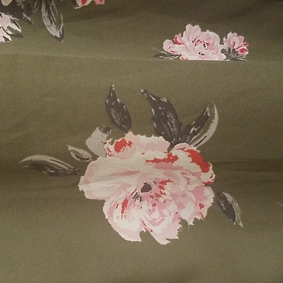 Women's Sleeveless Blouse - Picture 8 of 8